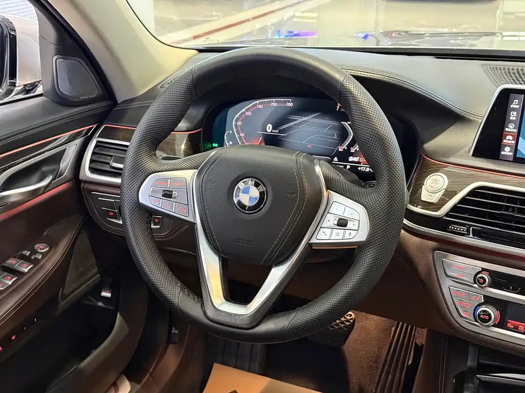 BMW 7 Series — миниатюра 5