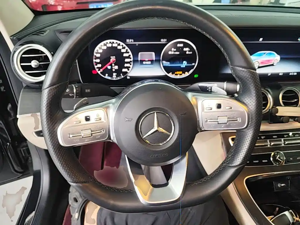Mercedes-Benz E-Class — миниатюра 11
