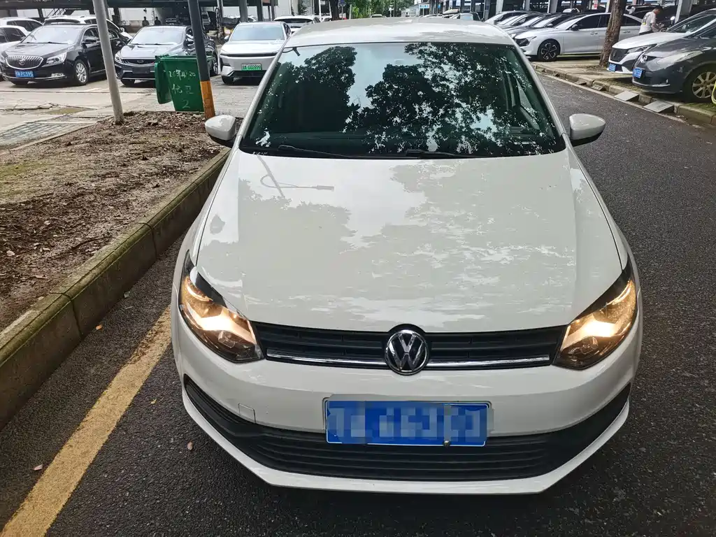 Volkswagen Polo 2018 1.5L AT