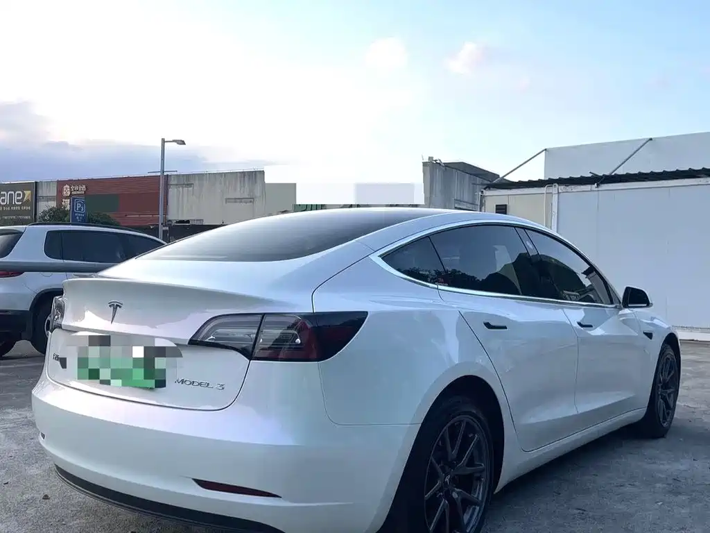 Tesla Model 3 — миниатюра 14