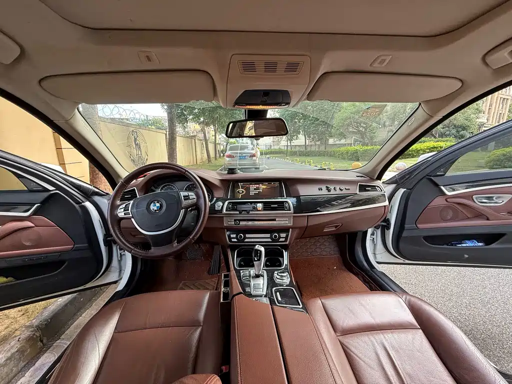 BMW 5 Series — миниатюра 6