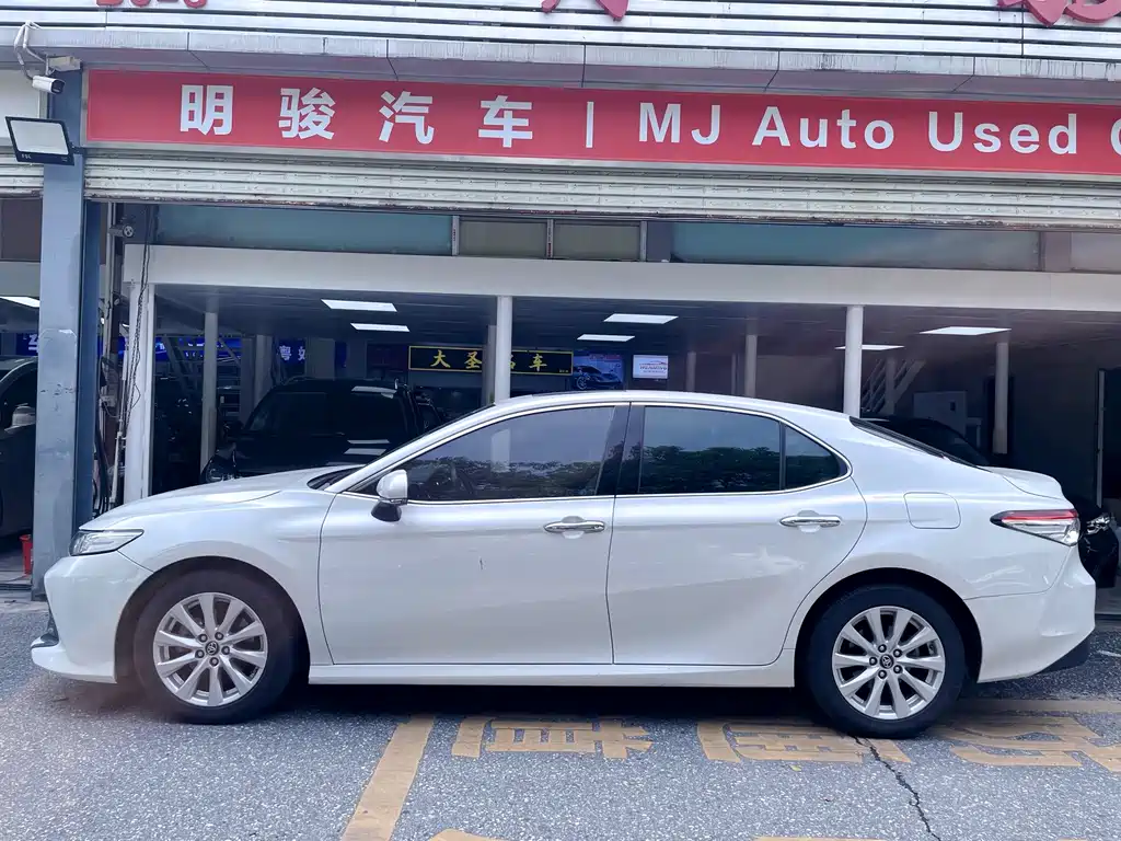 Toyota Camry — миниатюра 3