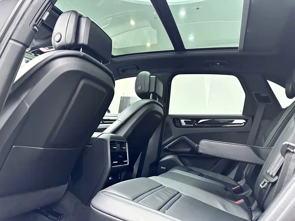 Porsche Cayenne — миниатюра 14