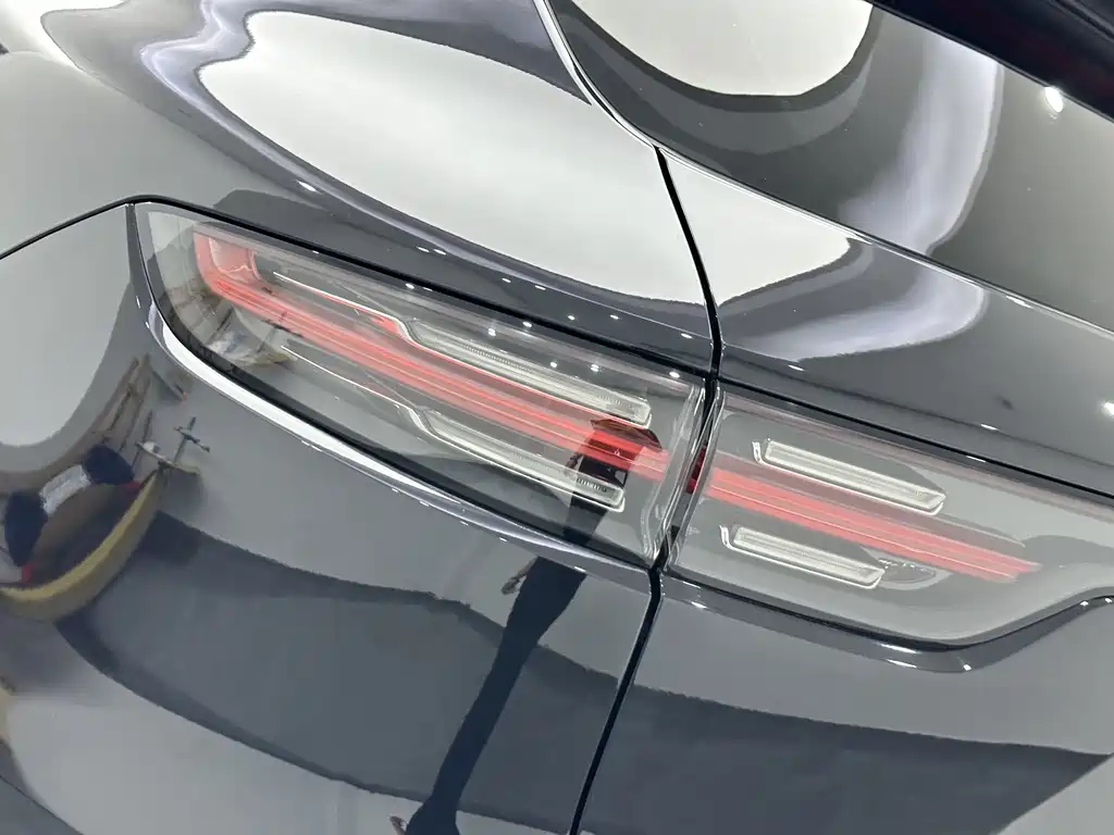 Porsche Cayenne — миниатюра 23