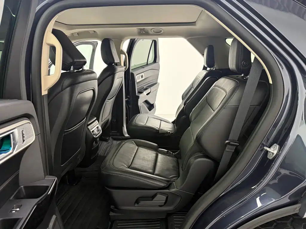 Ford Explorer — миниатюра 8