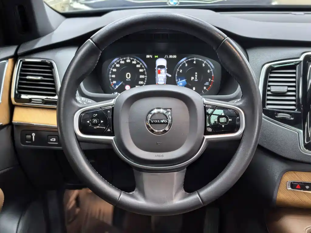 Volvo XC90 — миниатюра 26