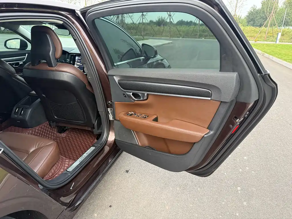 Volvo S90 — миниатюра 11