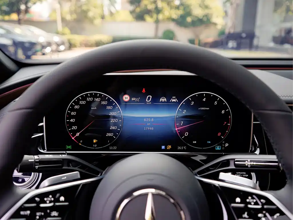 Mercedes-Benz E-Class — миниатюра 9