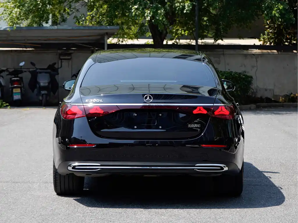 Mercedes-Benz E-Class — миниатюра 5