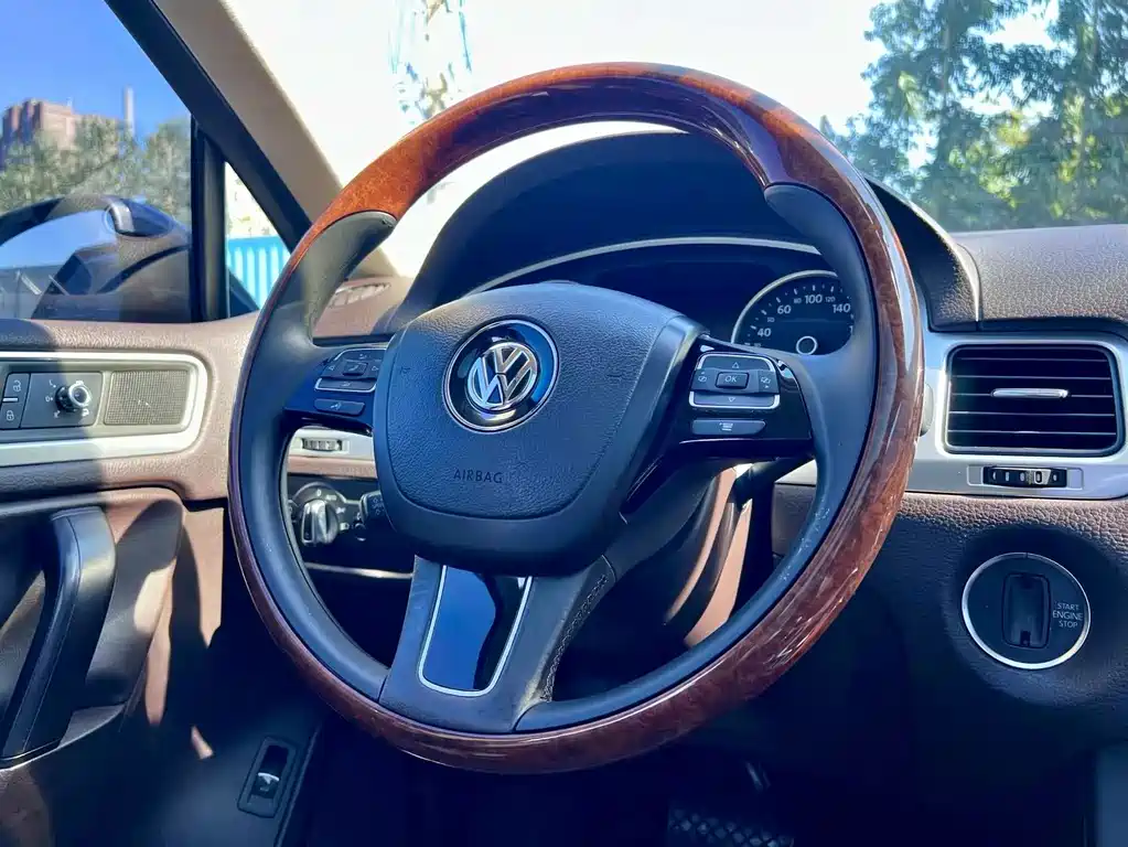 Volkswagen Touareg — миниатюра 12
