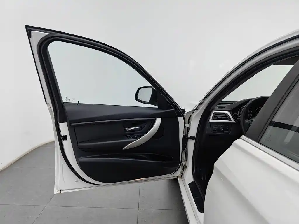 BMW 3 Series — миниатюра 8