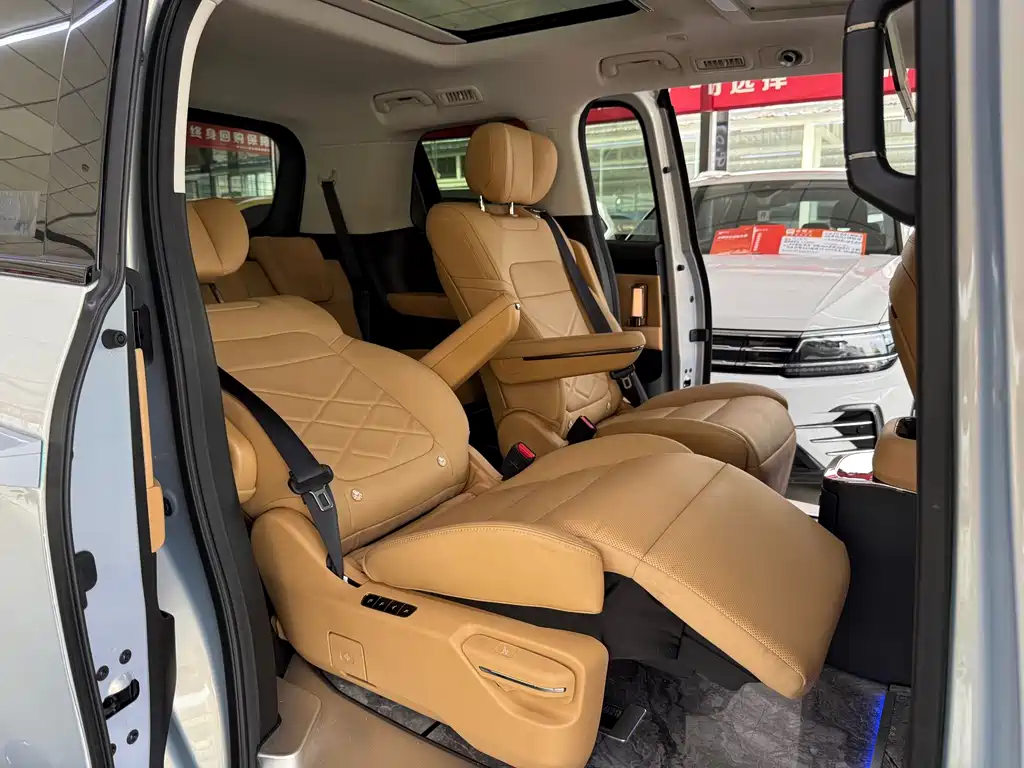 GAC Motor Trumpchi E8 PHEV — миниатюра 10