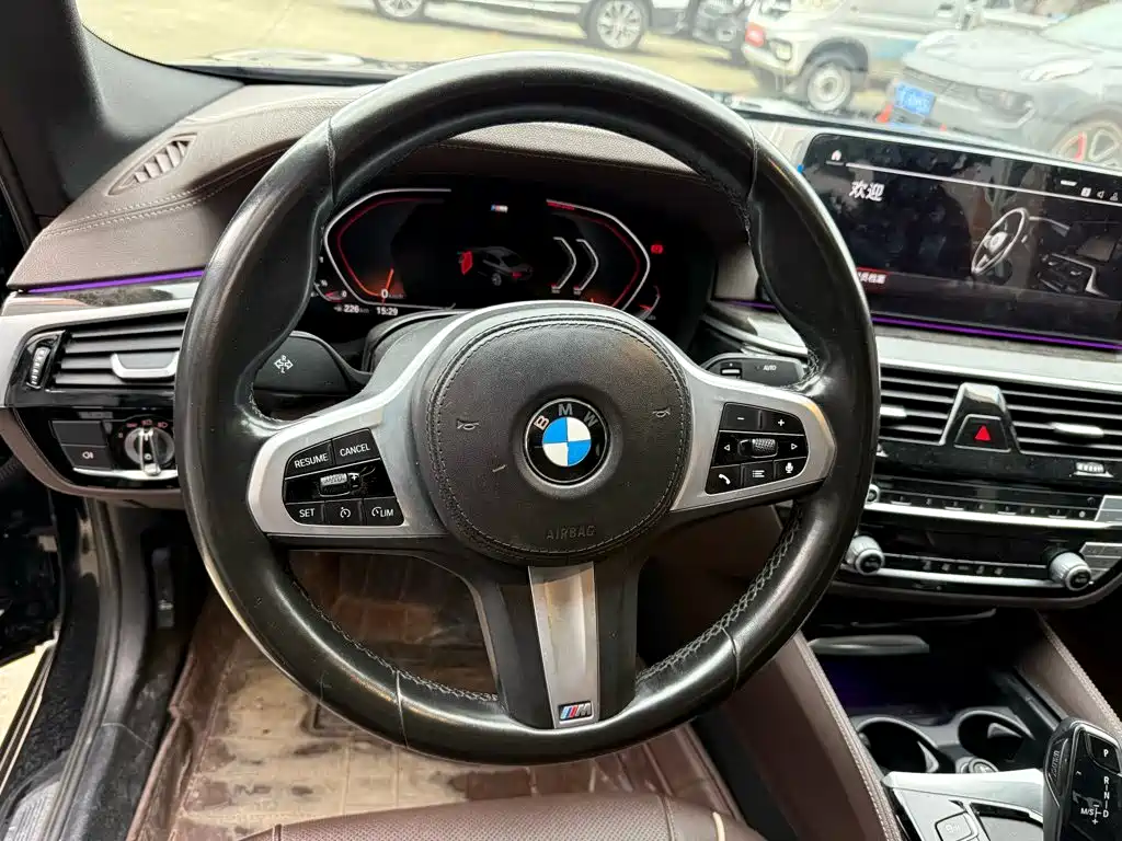 BMW 5 Series — миниатюра 4