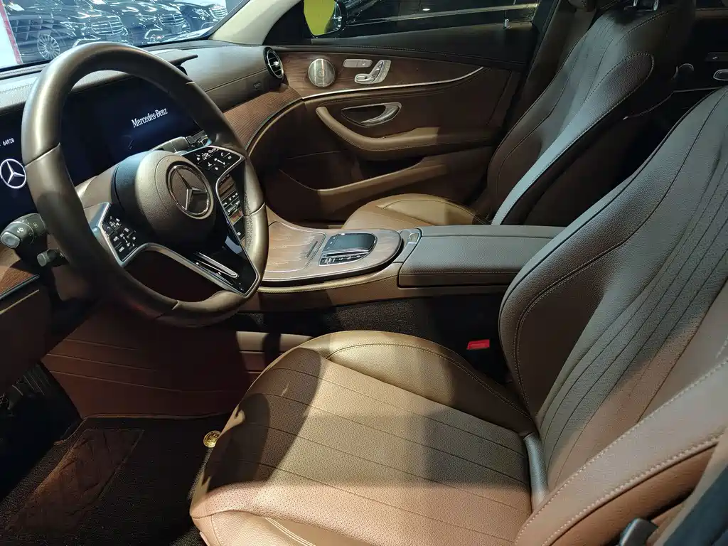 Mercedes-Benz E-Class — миниатюра 4