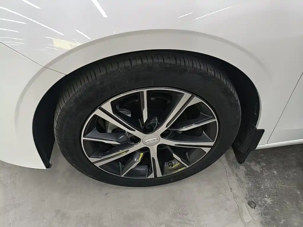 Geely Emgrand — миниатюра 23
