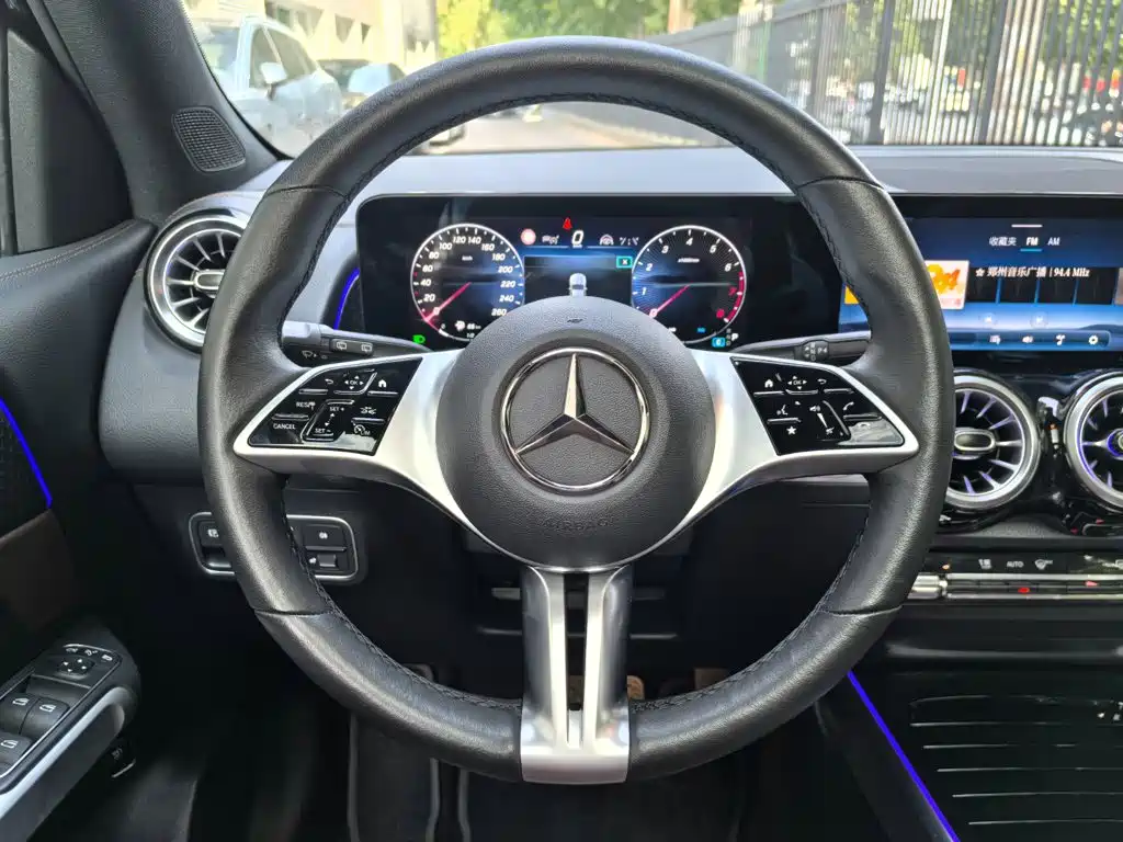 Mercedes-Benz GLB — миниатюра 7