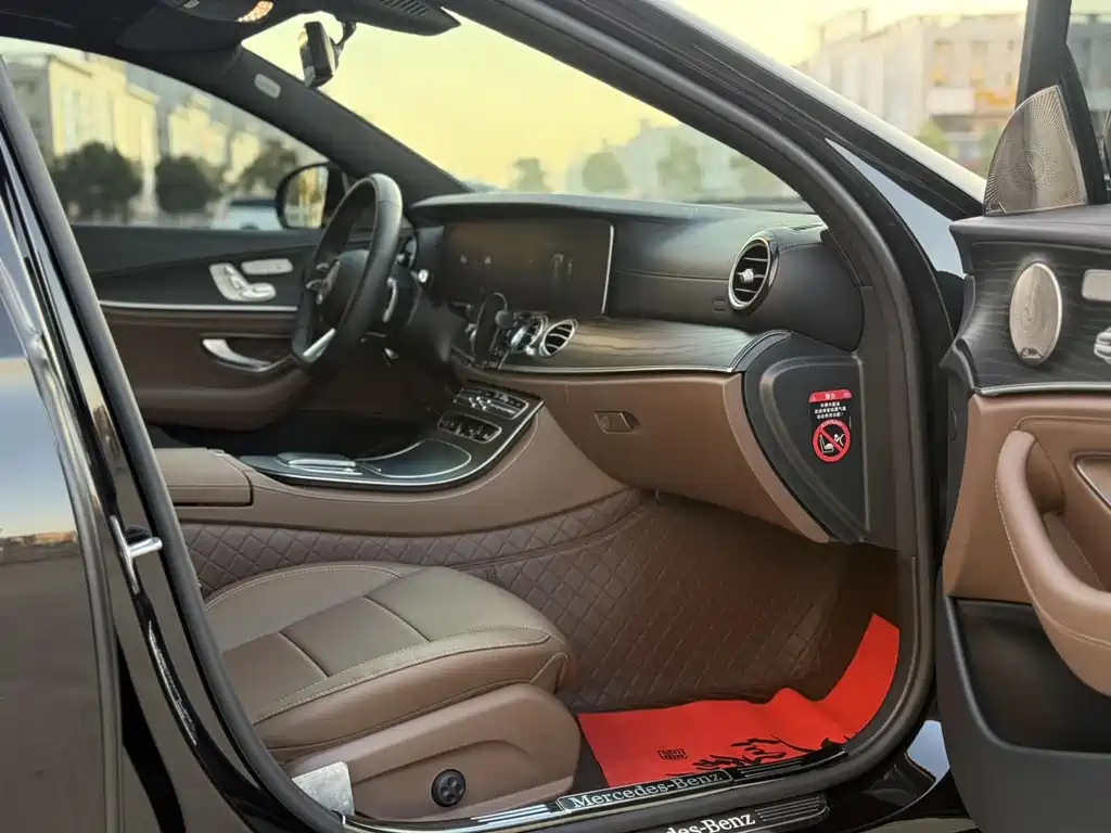 Mercedes-Benz E-Class — миниатюра 7