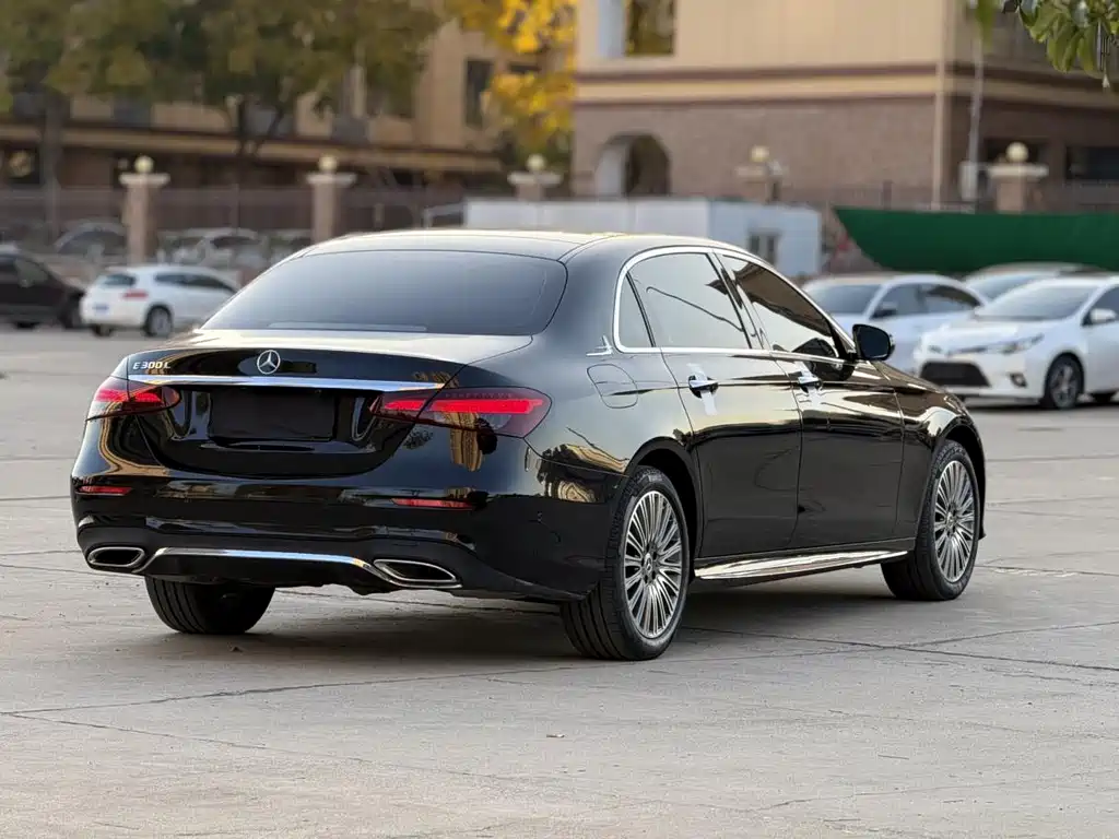 Mercedes-Benz E-Class — миниатюра 14