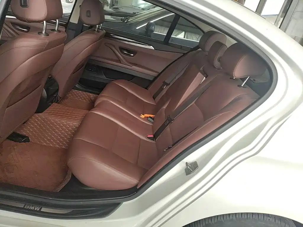 BMW 5 Series — миниатюра 17