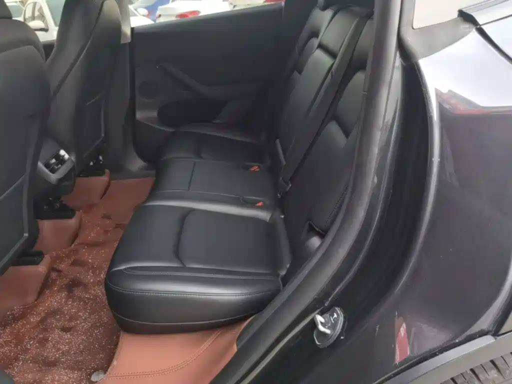 Tesla Model Y — миниатюра 17
