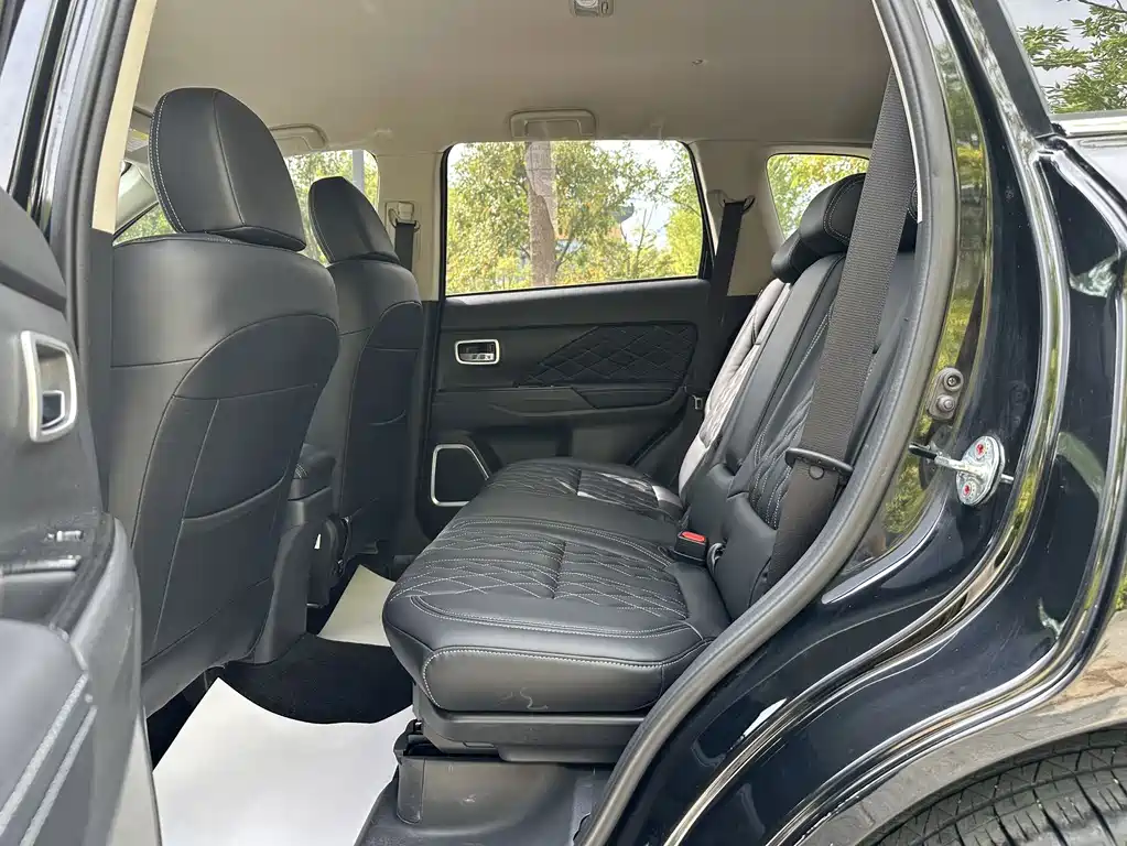 Mitsubishi Outlander — миниатюра 14