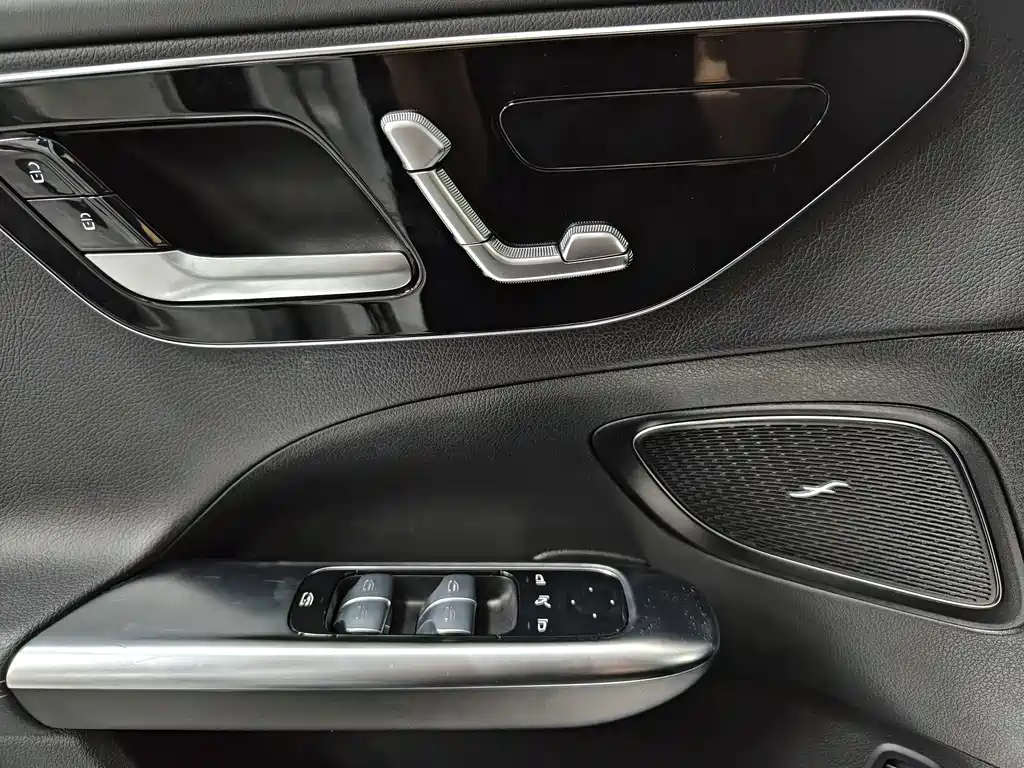 Mercedes-Benz C-Class — миниатюра 5
