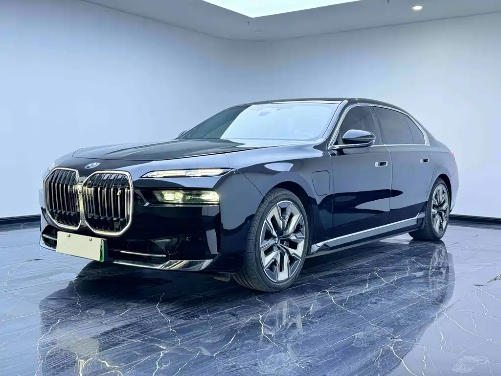 BMW i7