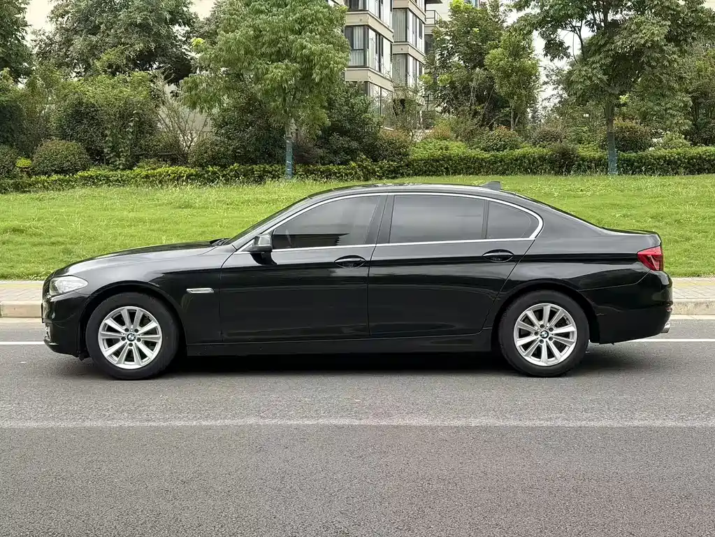 BMW 5 Series — миниатюра 7