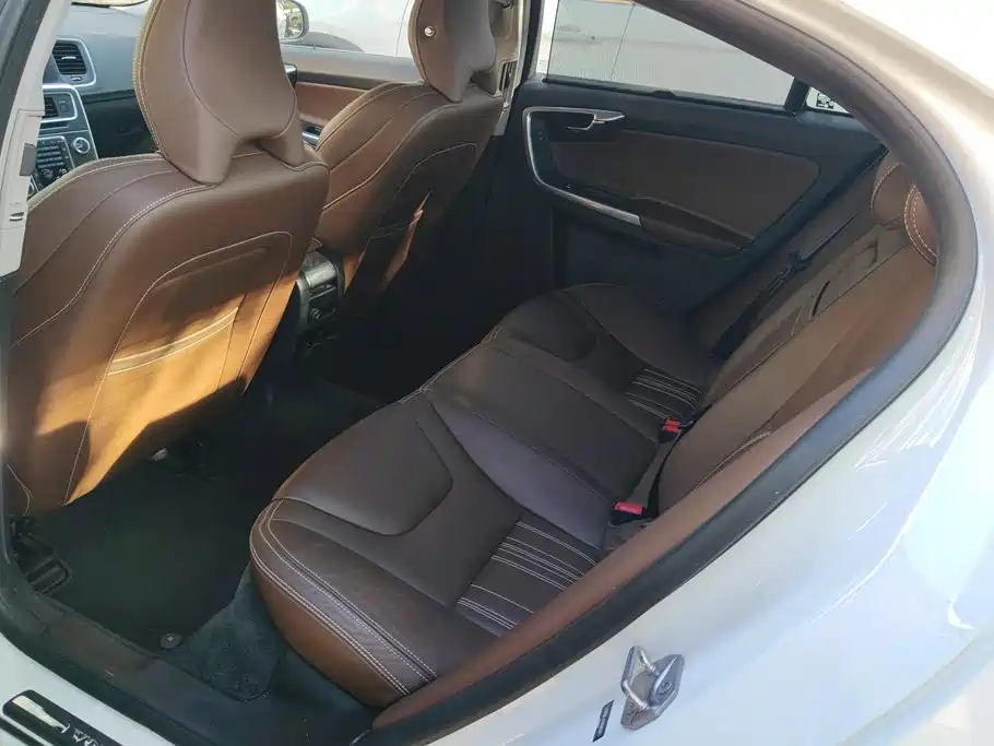 Volvo S60 PHEV — миниатюра 11