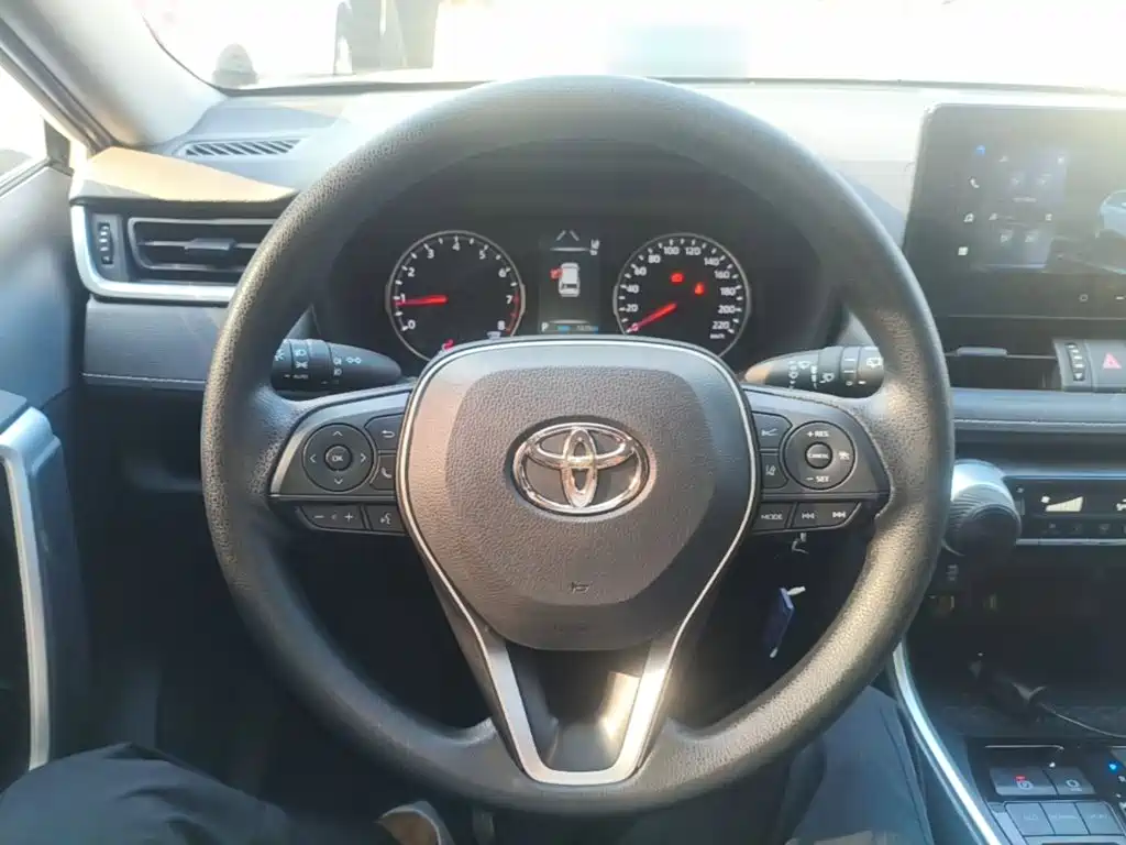 Toyota RAV4 — миниатюра 11