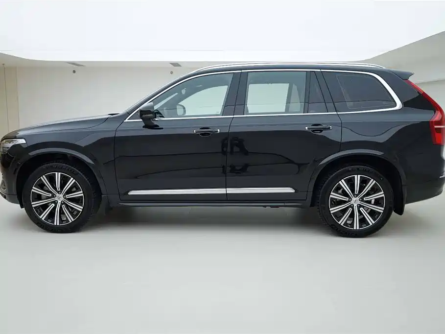 Volvo XC90 2023 B6 Luxury 7 мест