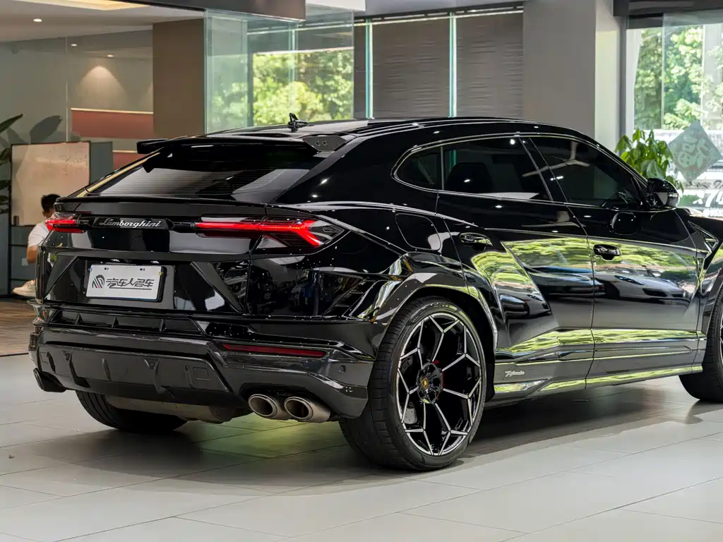 Lamborghini Urus — миниатюра 19