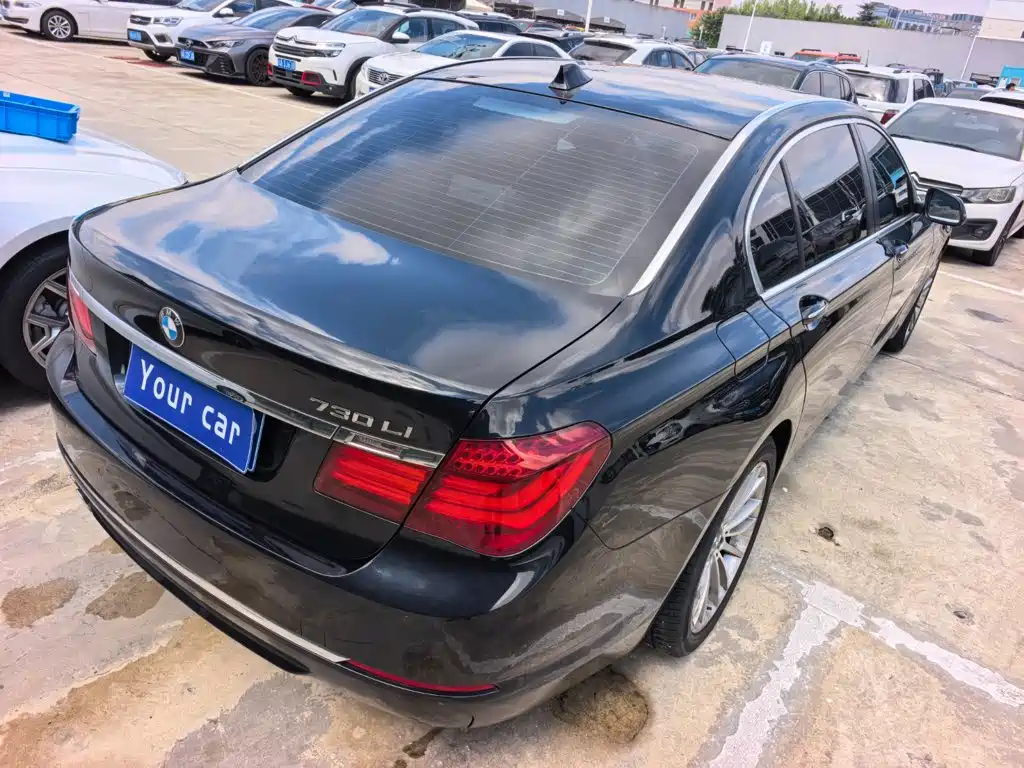 BMW 7 Series — миниатюра 6