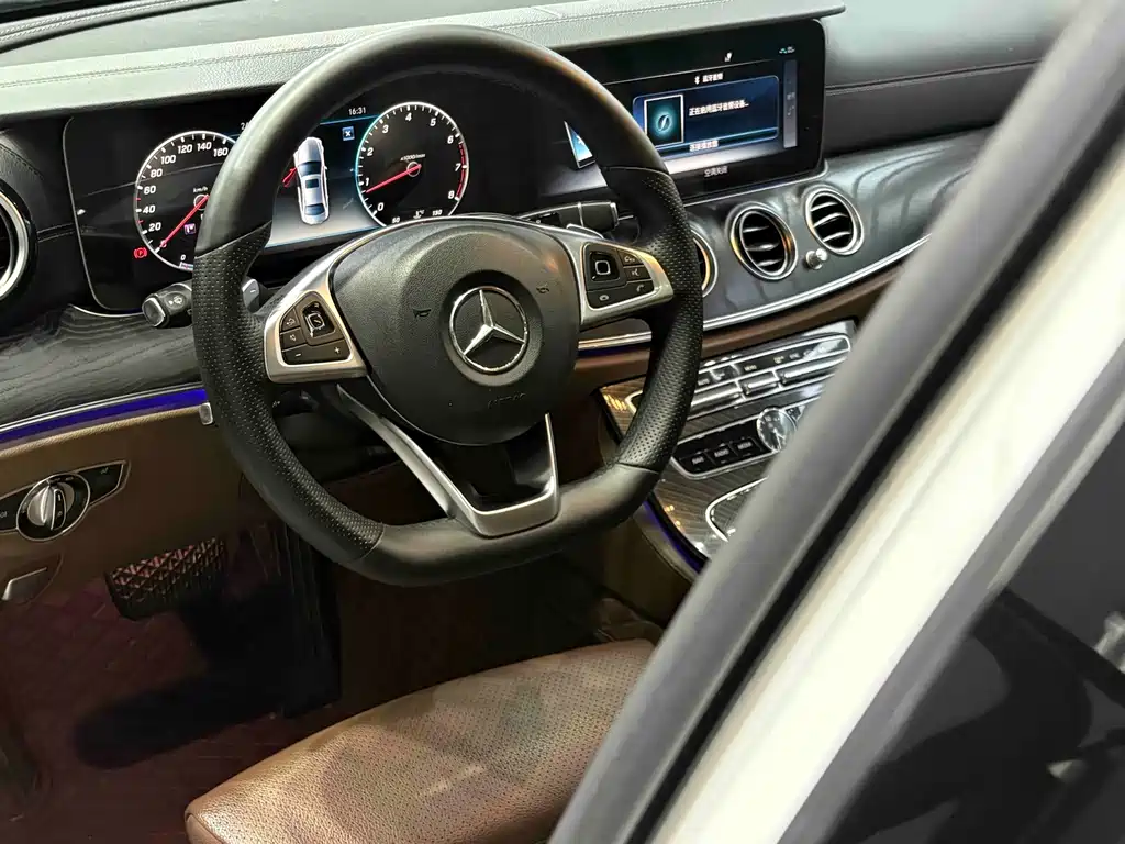 Mercedes-Benz E-Class — миниатюра 13