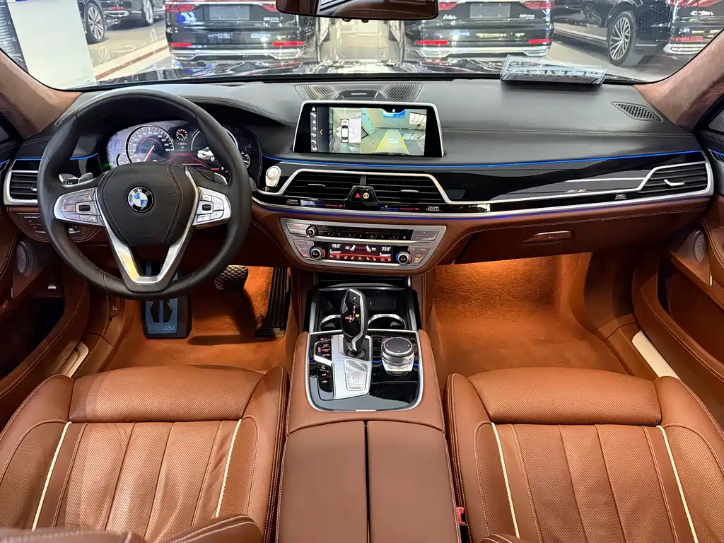 BMW 7 Series — миниатюра 7