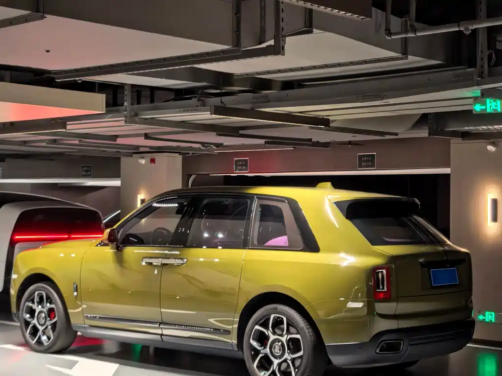 Rolls-Royce Cullinan — миниатюра 16