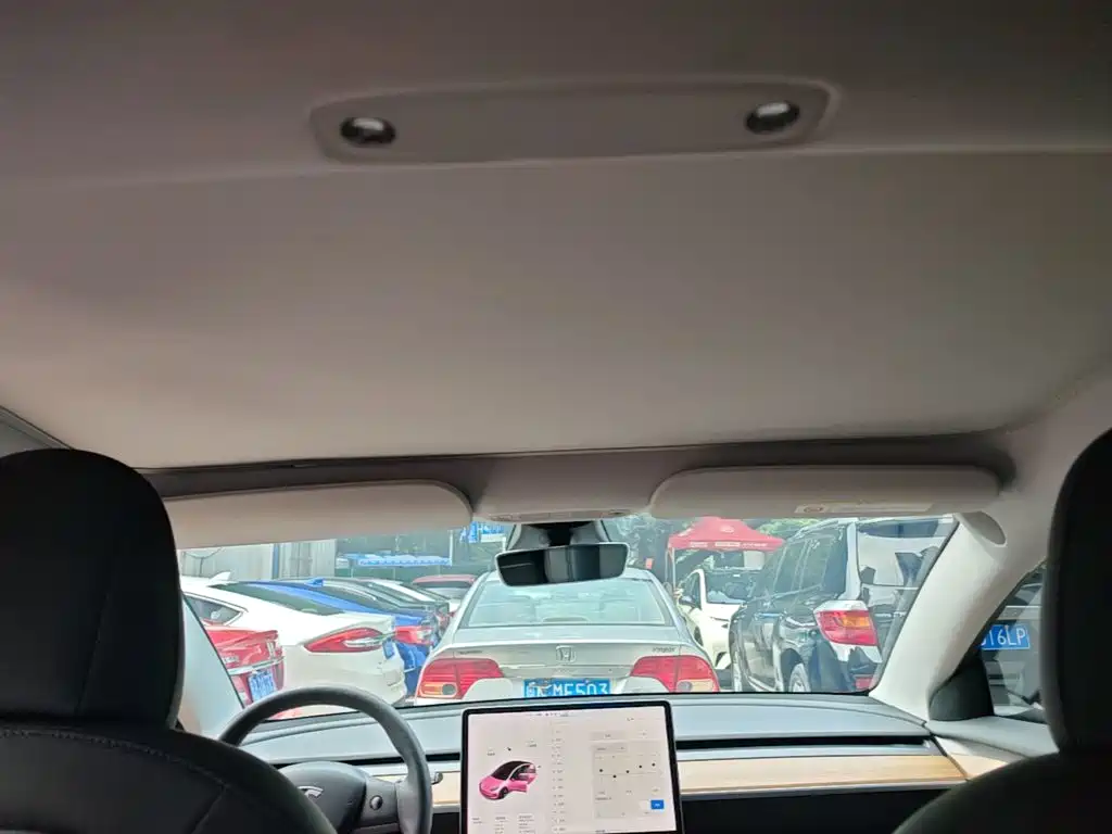 Tesla Model 3 — миниатюра 18