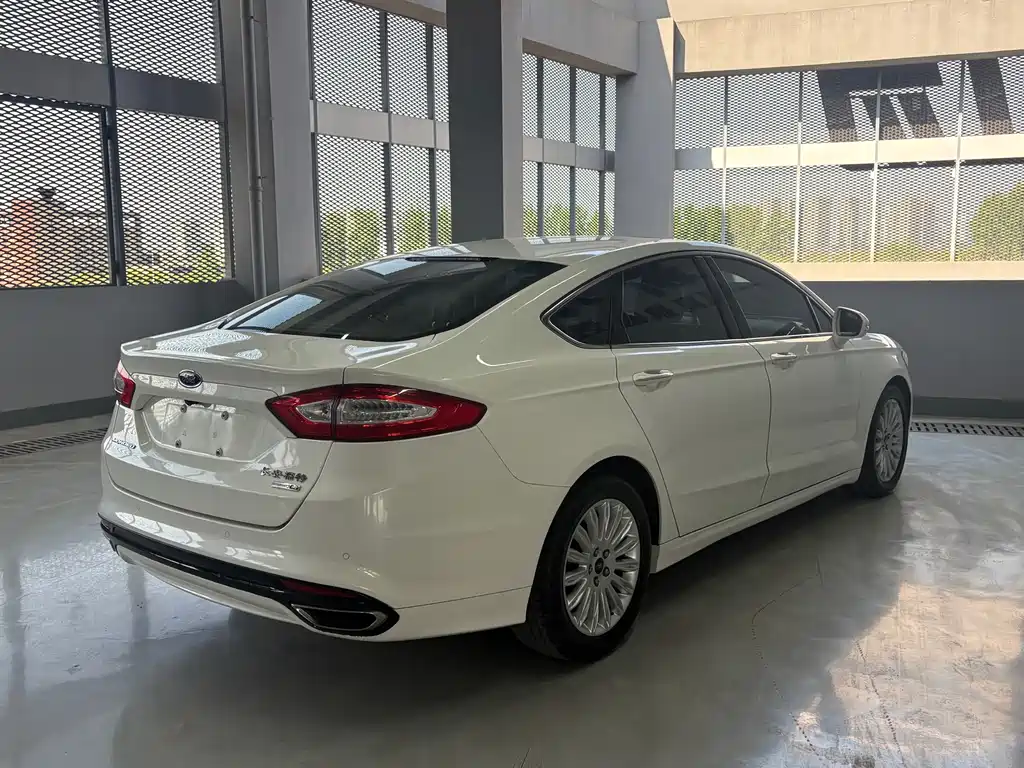 Ford Mondeo 2013 2.0L GTDi200 Fashion