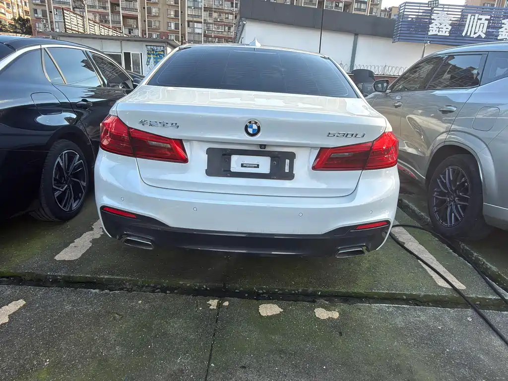BMW 5 Series — миниатюра 14