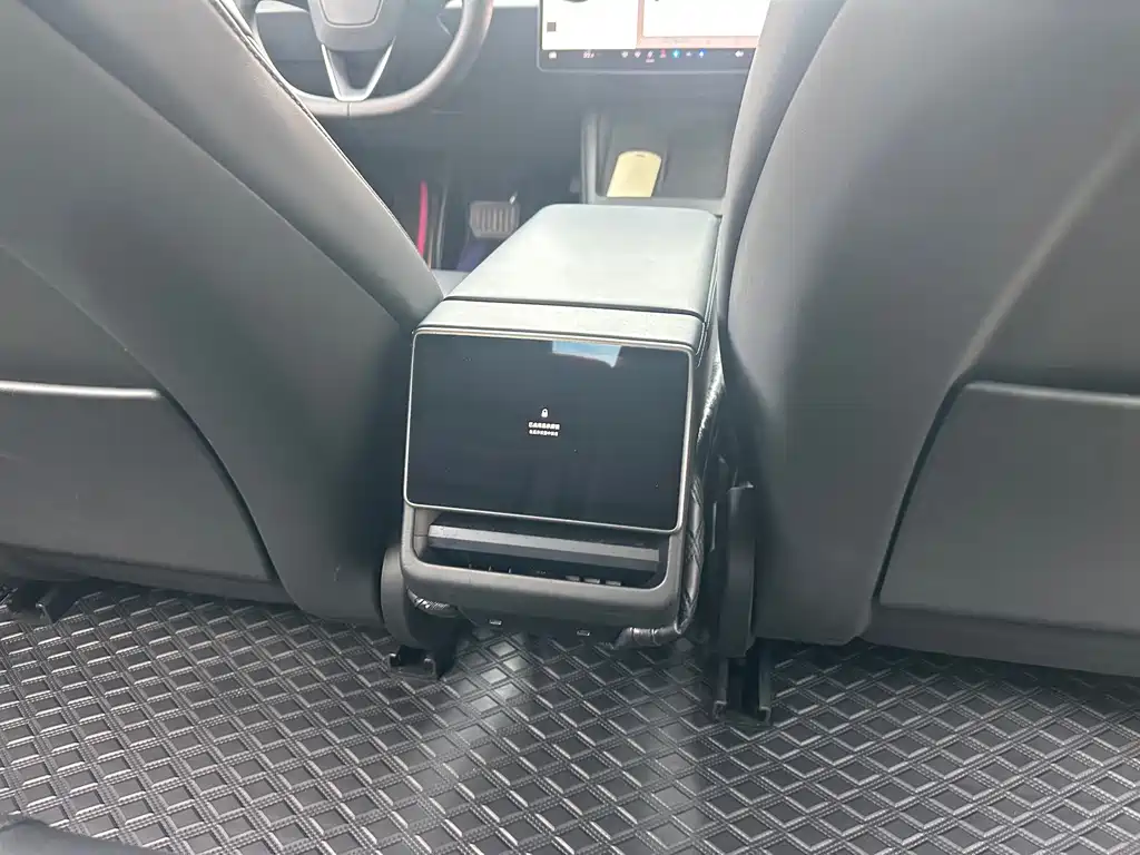 Tesla Model 3 — миниатюра 10