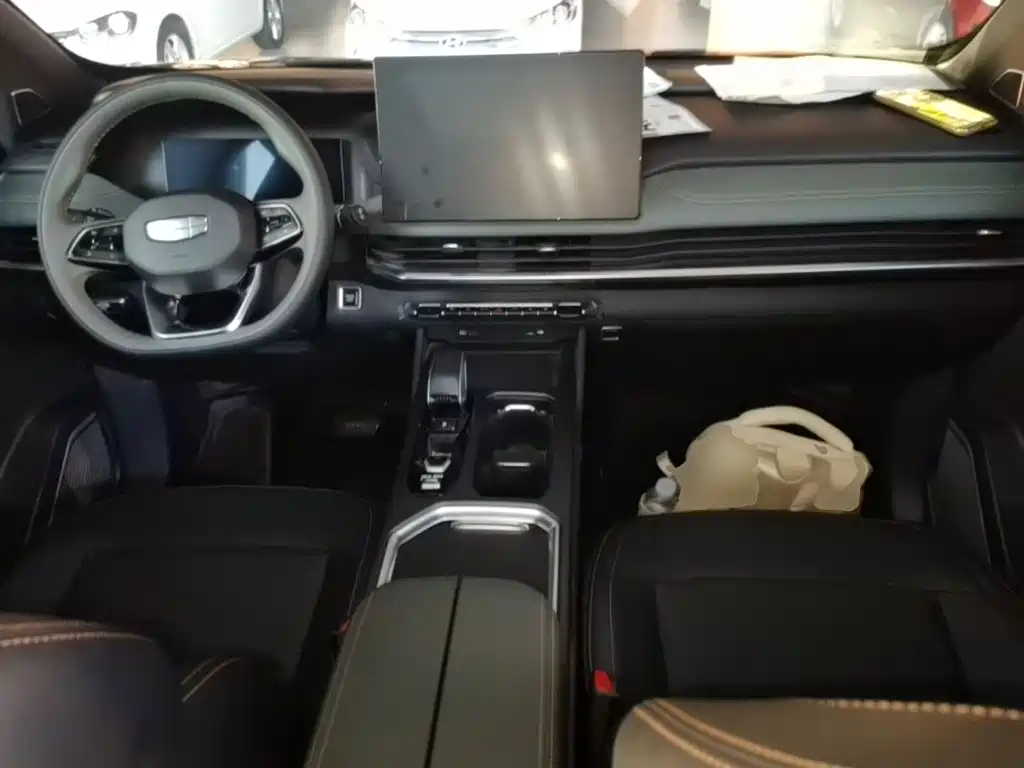 Geely Haoyue L — миниатюра 10