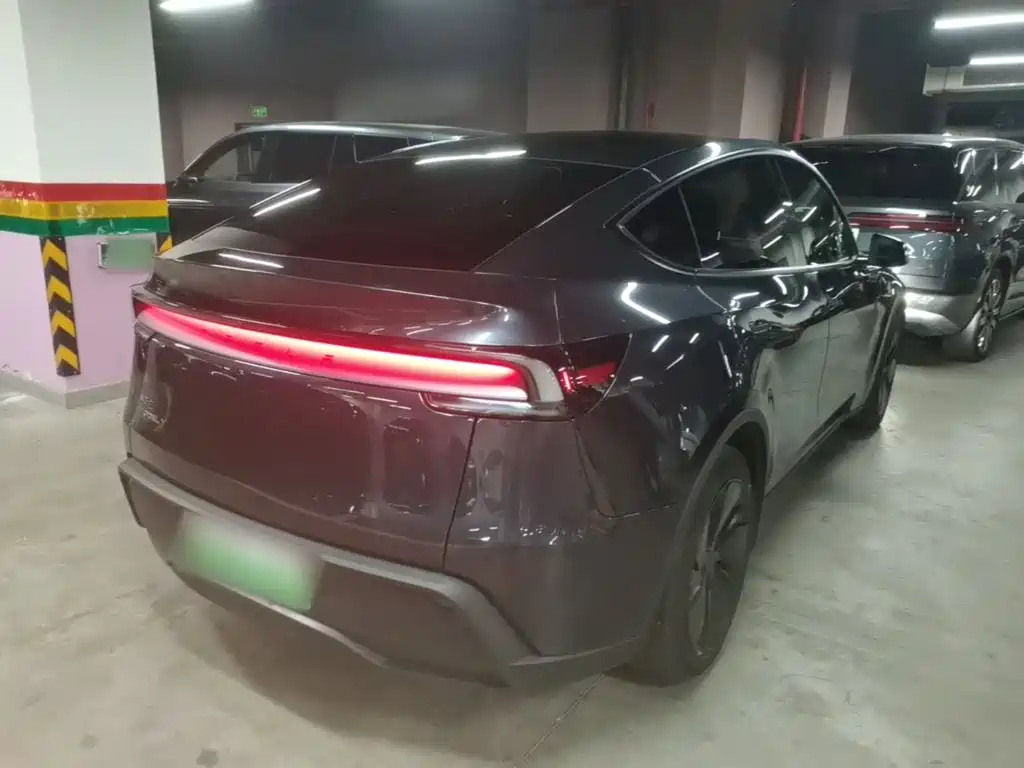Tesla Model Y — миниатюра 7