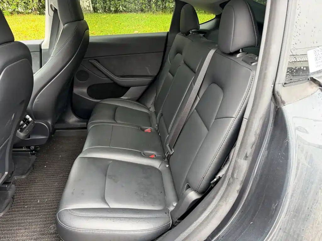 Tesla Model Y — миниатюра 12