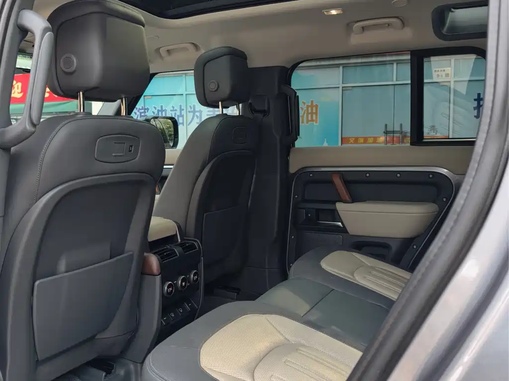 Land Rover Defender — миниатюра 9