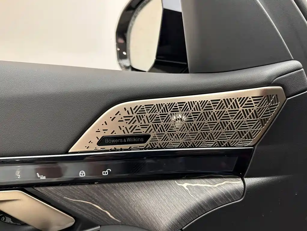 BMW 5 Series — миниатюра 15