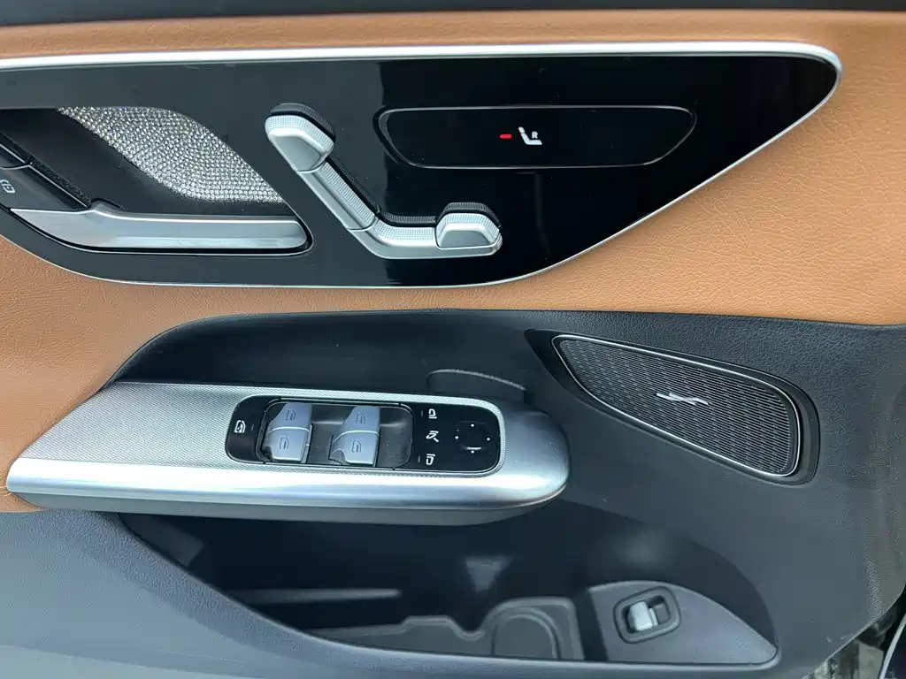 Mercedes-Benz GLC — миниатюра 17