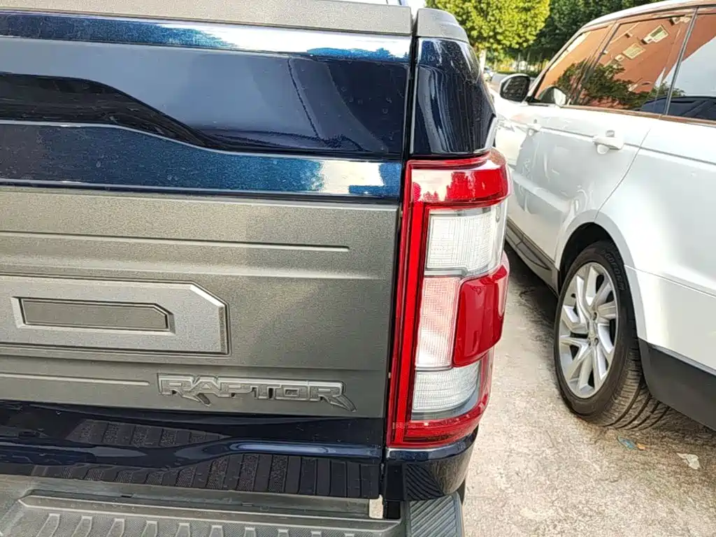 Ford F-150 Raptor — миниатюра 8