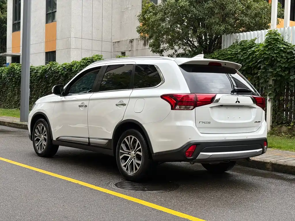 Mitsubishi Outlander — миниатюра 17