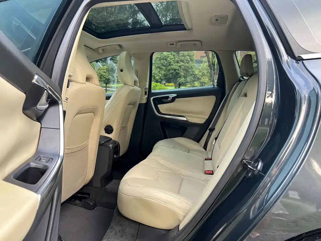 Volvo XC60 (Import) — миниатюра 12