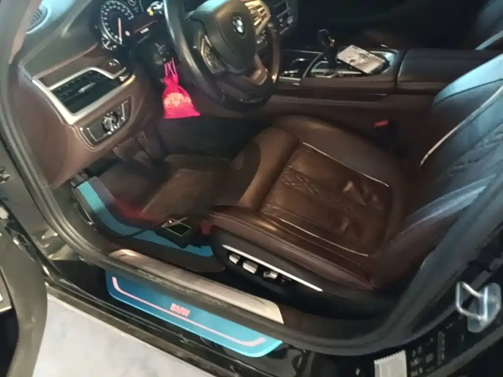 BMW 7 Series — миниатюра 15